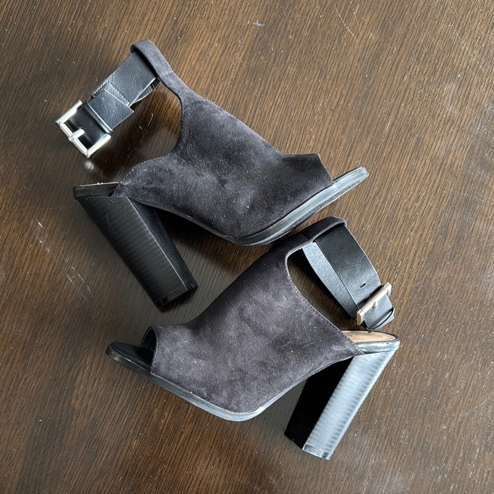 Shoe Dazzle Black Ankle Boots Sleek Design